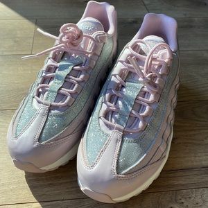 Women Nike Air. Brand new w/o box. Never worn. Size 10. Pinkish purple w/glitter